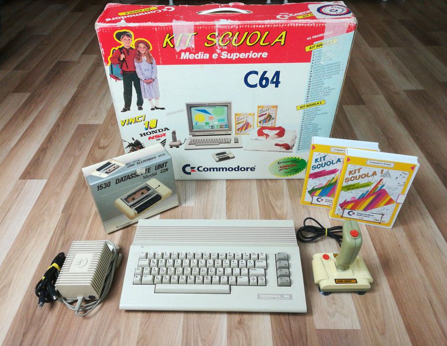 C64c Bundle con Kit Scuola